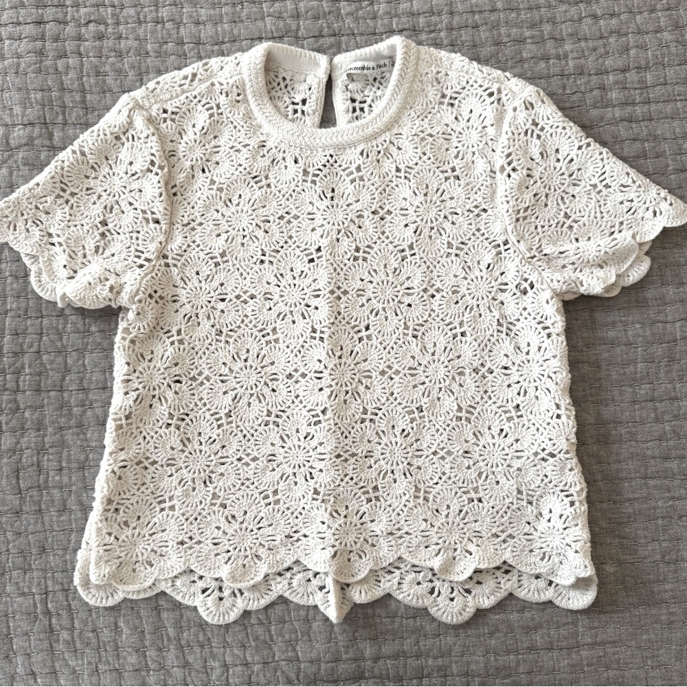 Abercrombie & Fitch Crochet Scalloped Crop Top